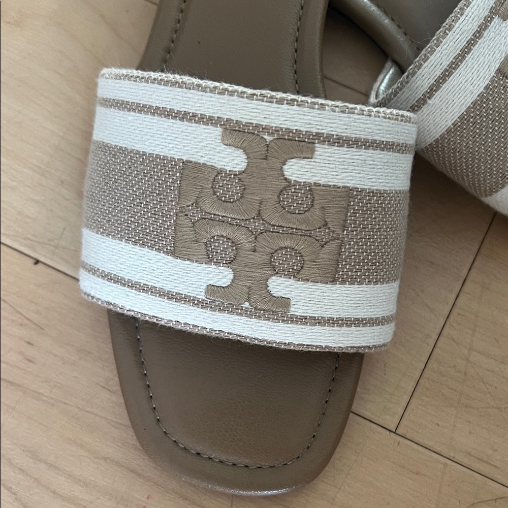 Double T Jacquard Slide Sandal size 7.5 - Picture 6 of 15